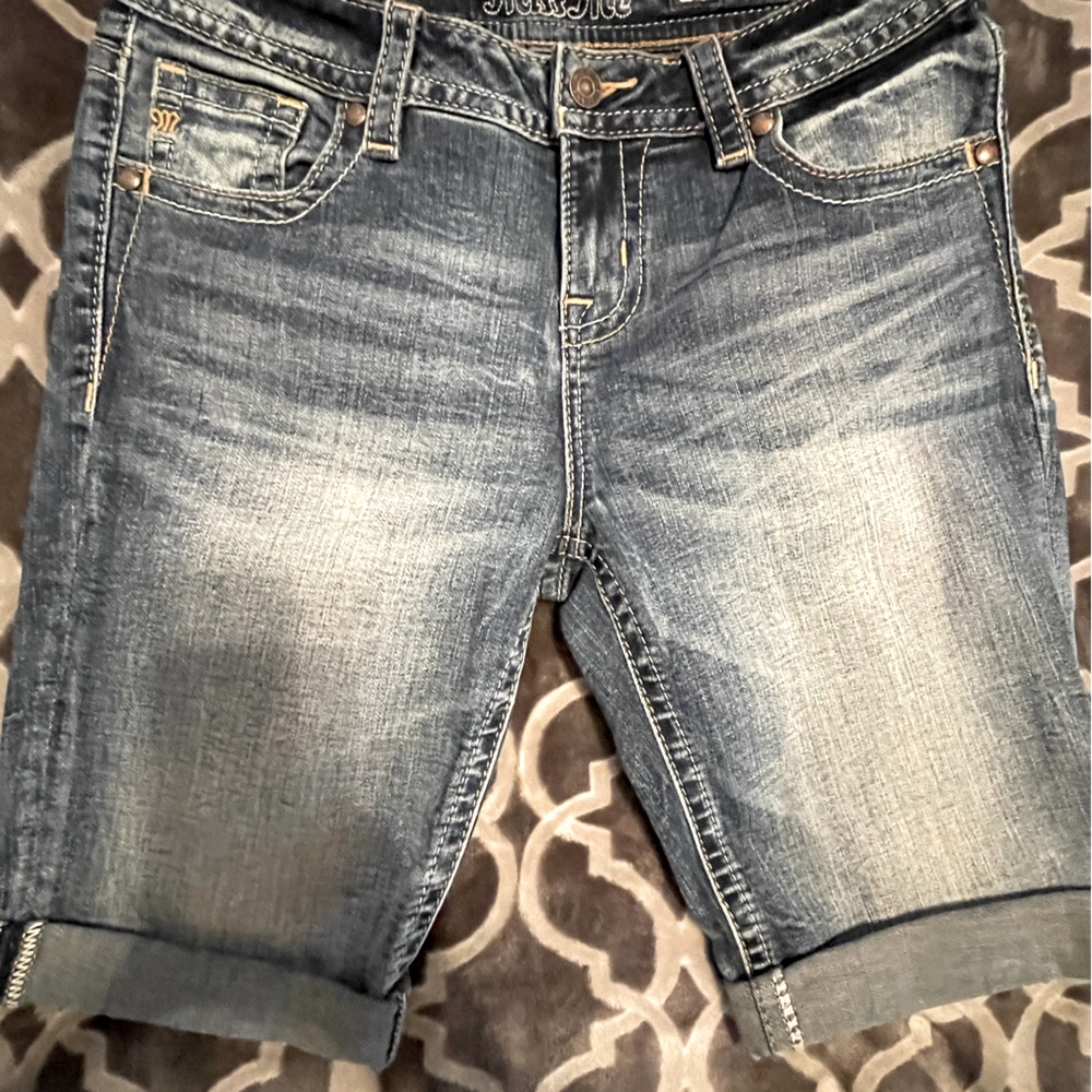 Gently worn MISS ME Sz 27 Standard Bermuda Jean shorts.